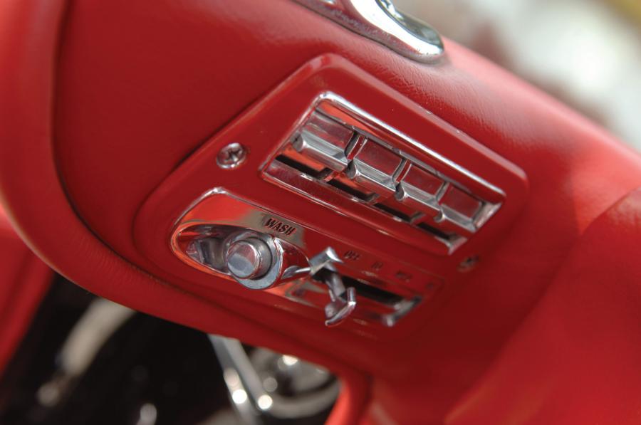  Cadillac Series 62 Convertible 1959 года  (фото 4 из 30)